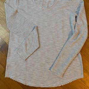 LOFT Women’s M Scoop neck long sleeve tee